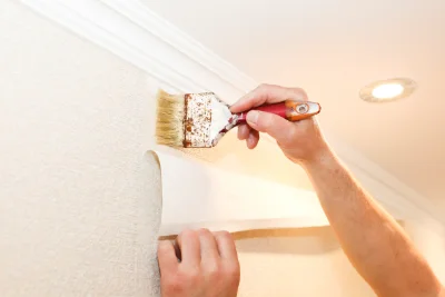 Pose de papier peint à Ounans — revêtements muraux et toiles de verre